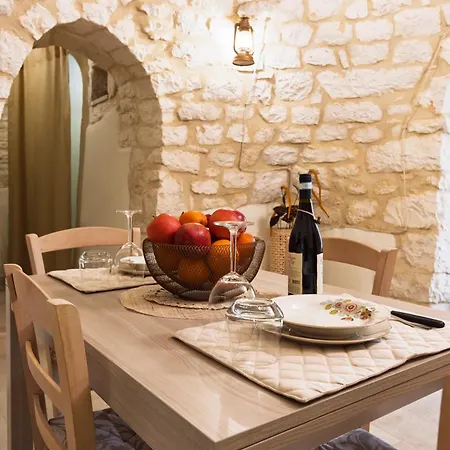 Trulli Nunzia בית נופש נוצ'י